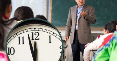 انتقادات واسعة تهز الكلية الصينية بعد تغريم معلم لدخوله المحاضرة متأخراً دقيقة واحدة